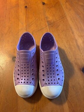 Native Kids Slip-On Shoes in Lavender with White Toe